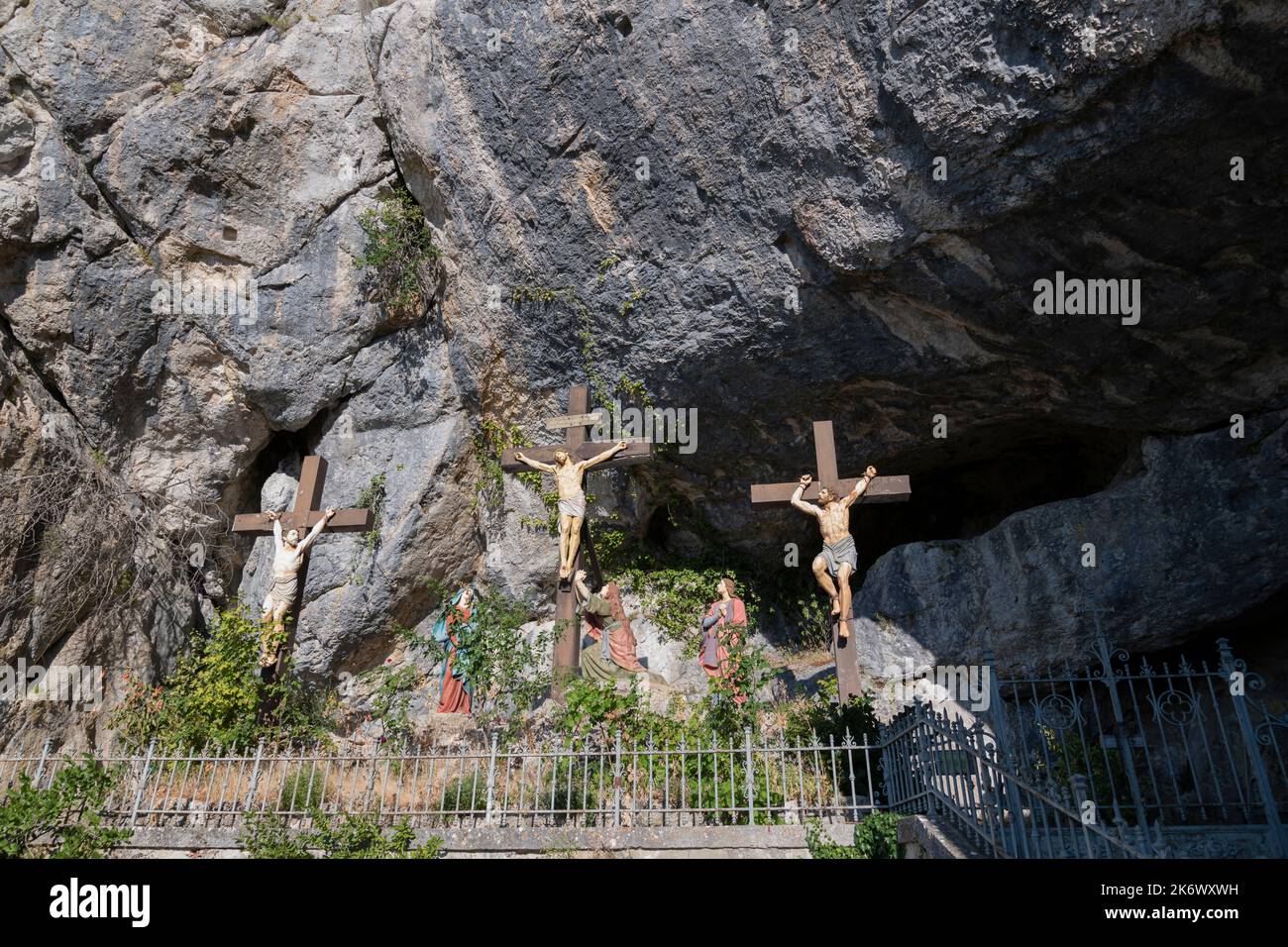 Crucifixión en la Sagrada Cueva de María Magdalena en el Macizo de