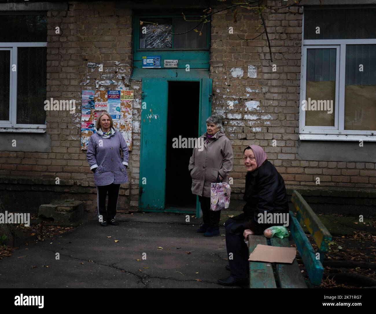 Bakhmut, Ucrania. 9th De Oct De 2022. (De R A L) Nina, Residente De ...