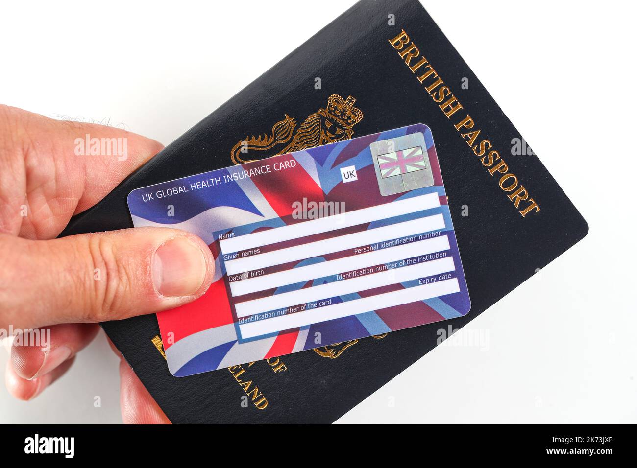 UK Global Health Insurance Card también conocida como tarjeta GHIC, con pasaporte británico. Foto de stock