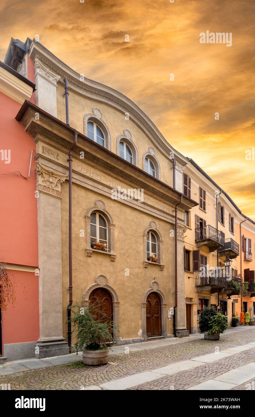 Cuneo, Piamonte, Italia 14 de octubre de 2022 Sinagoga de Cuneo