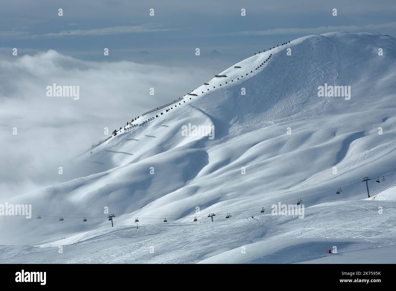 Pistas de esquí desde la parte superior Foto de stock