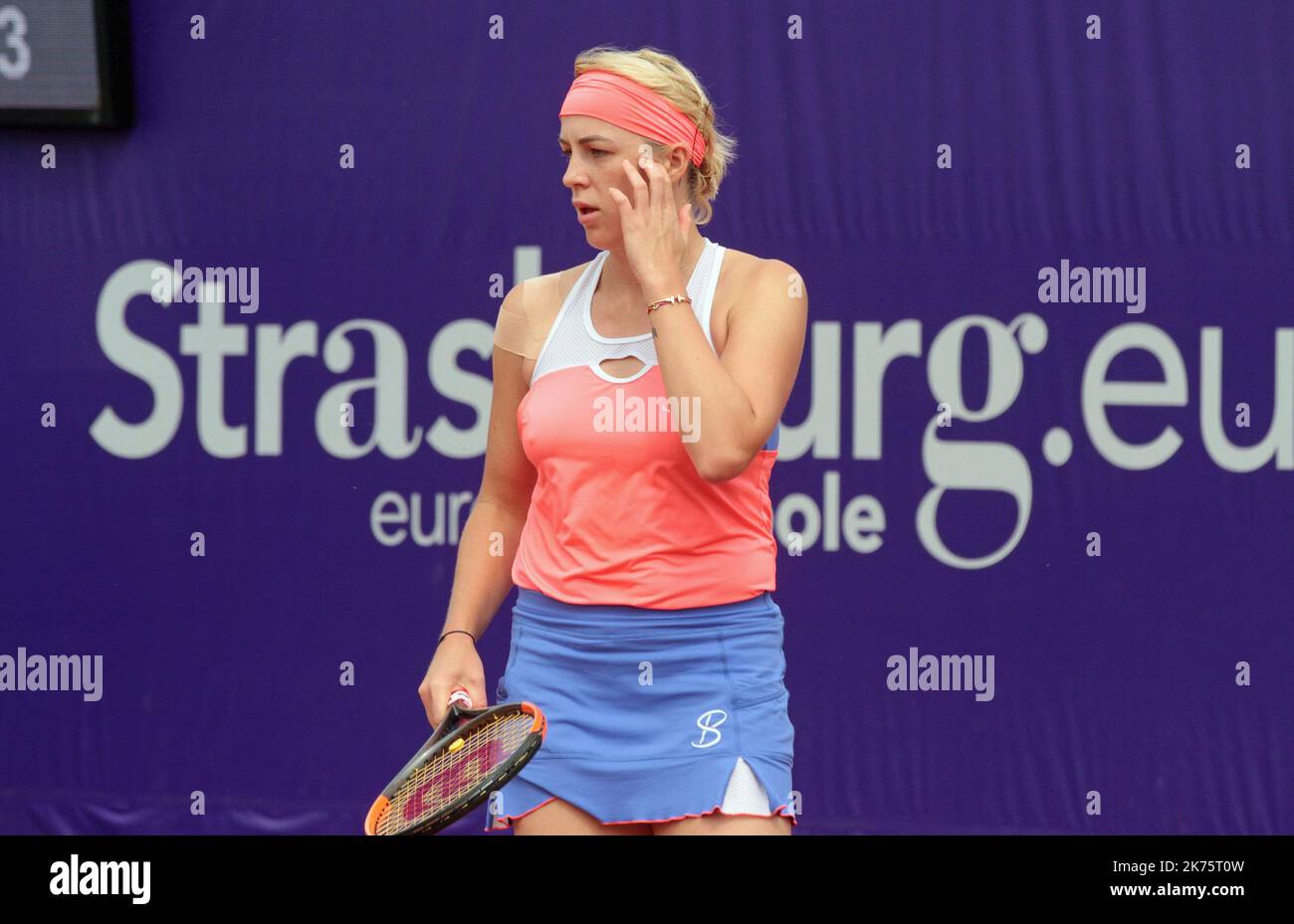 Partido de tenis entre A. Pavlyuchenkova o Rusia y N. Vikhlyantseva durante el Abierto Internacional de Tenis Femenino en Estrasburgo, Francia, el 23 de mayo de 2018. Foto de stock