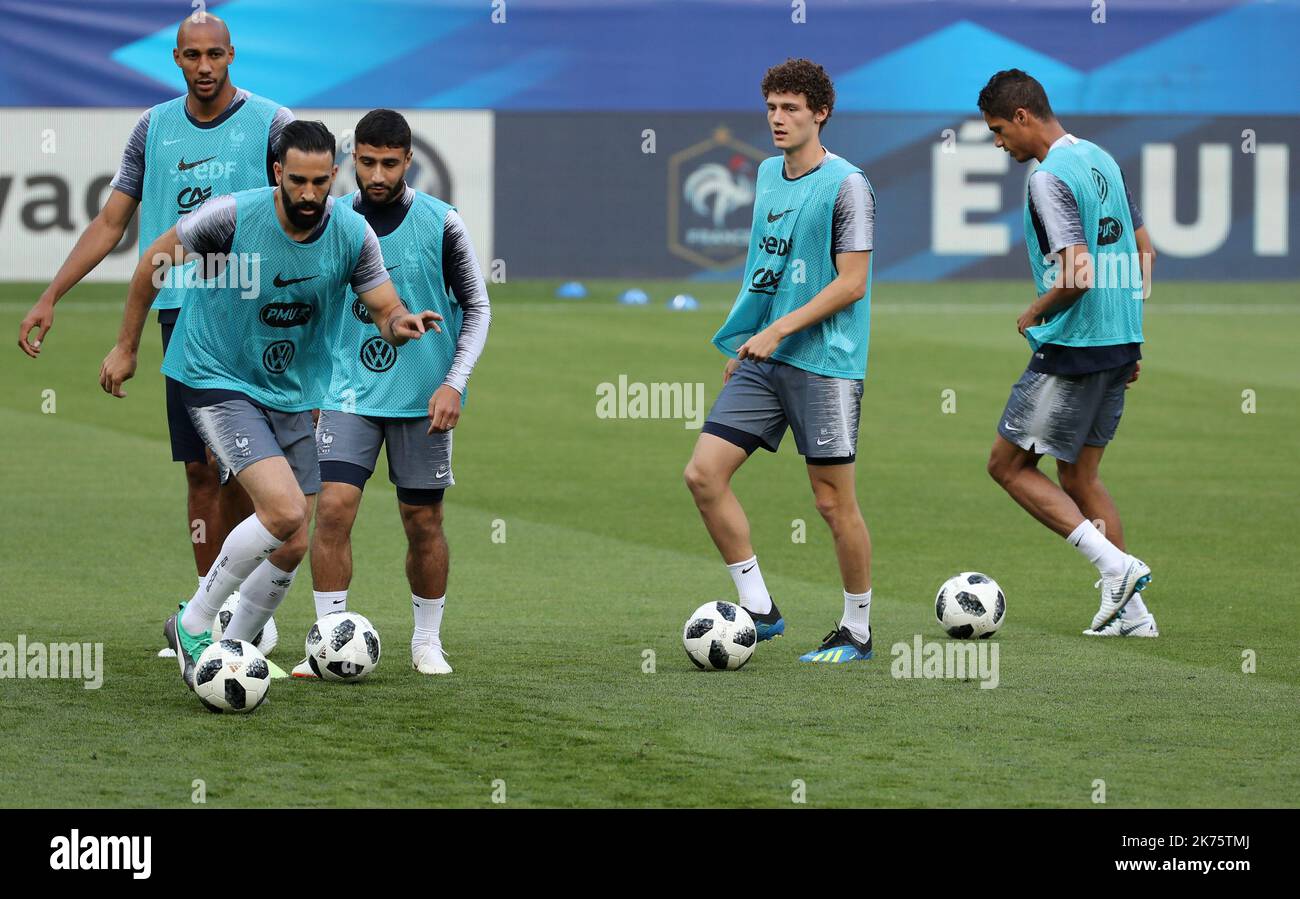 ADIL RAMI , NABIL FEKIR , STEVEN NZONZI , BENJAMIN PAVARD , RAPHAEL VARONE  El equipo de fútbol francés se está entrenando en el estadio Allianz Arena  de Niza, donde mañana jugará