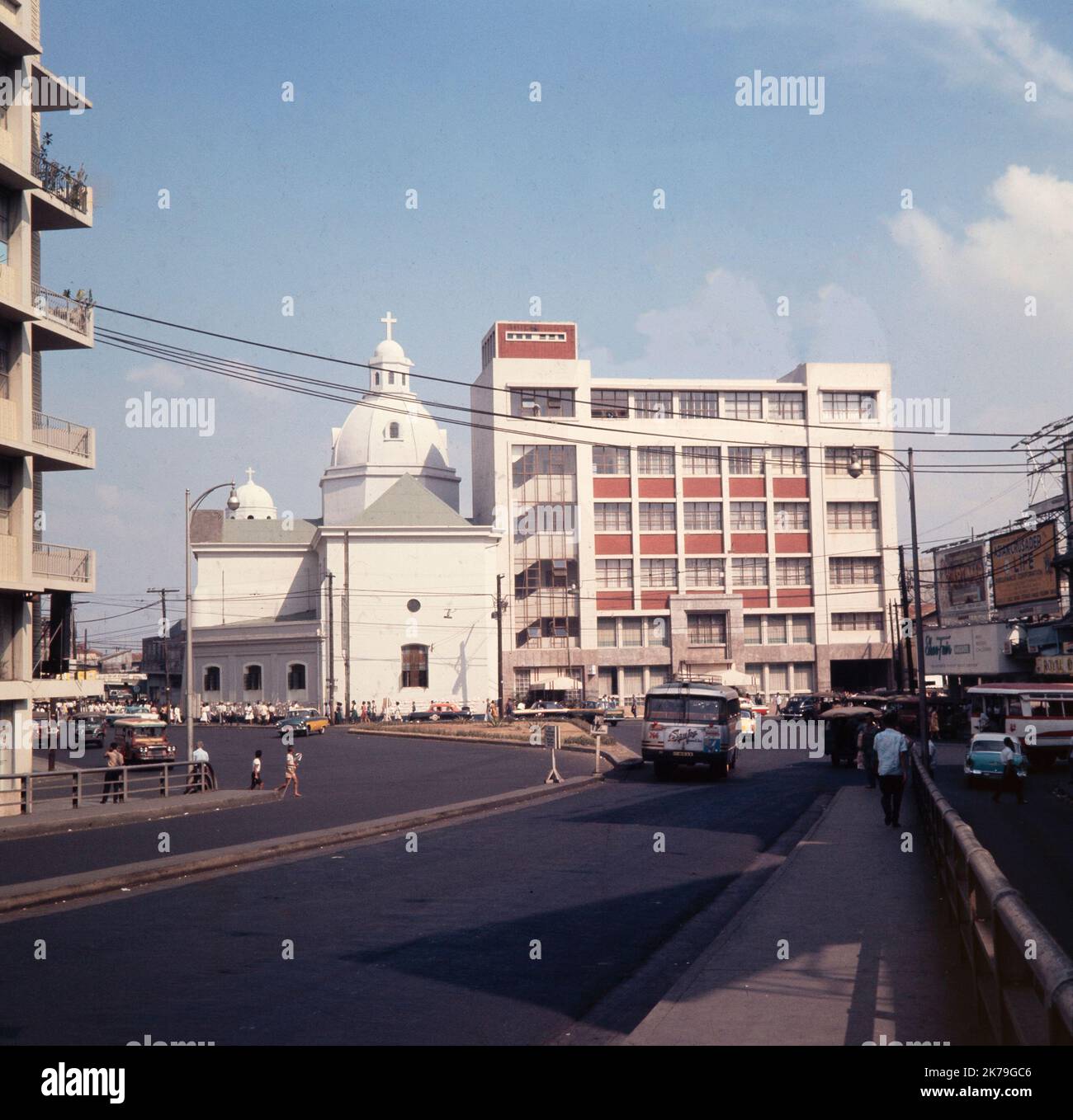 Una fotografía vintage en color de 1960s que muestra el centro de Salisbury en Rhodesia. Foto de stock
