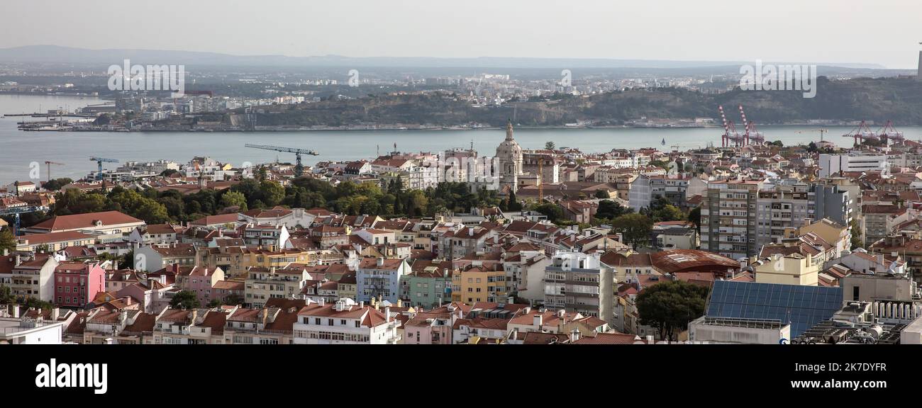 Vista panorámica de Lisboa y el río Tajo, Portugal Foto de stock