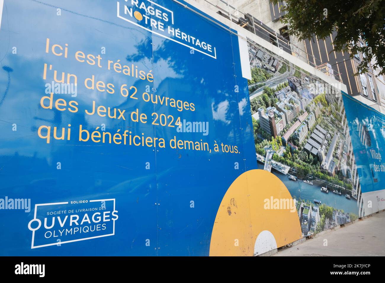 ©PHOTOPQR/LE PARISIEN/Ph Lavieille ; SAINT OUEN ; 01/08/2022 ; Illustration du chantier du village des athlètes pour les Jeux Olympiques de 2024 implante sur les communes de Saint Ouen et St Denis. - Saint Ouen, Francia, agosto de 1st 2022 lugar de la aldea de los atletas para los Juegos Olímpicos de 2024 situado en los municipios de Saint Ouen y St Denis. Foto de stock