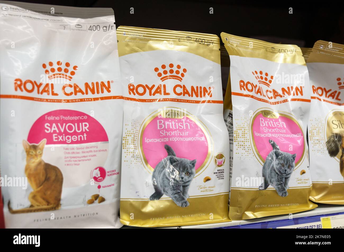 Tyumen, Rusia-17 de agosto de 2022: Royal Canin Una famosa marca de alimentos  procesados para perros y gatos Fotografía de stock - Alamy
