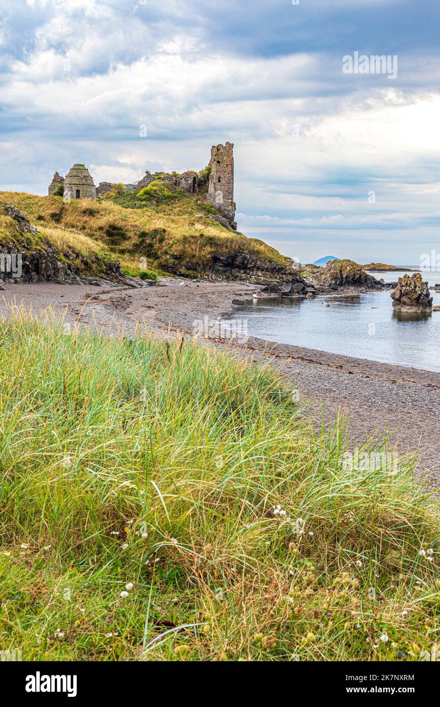 Las ruinas del siglo 13th Dunure Castillo, utilizado en la filmación de Outlander, Dunure, South Ayrshire, Escocia Reino Unido Foto de stock