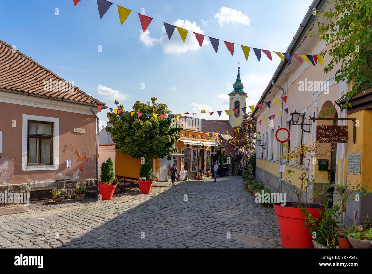 10.13.2022 -Szentendre, Hungría: Hermoso y colorido paisaje urbano de Szentendre Foto de stock