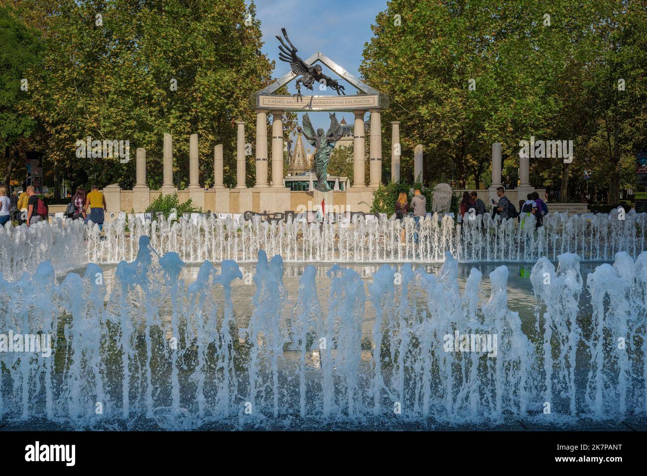 Monumento a las víctimas de la ocupación alemana en la Plaza de la Libertad - Budapest, Hungría Foto de stock