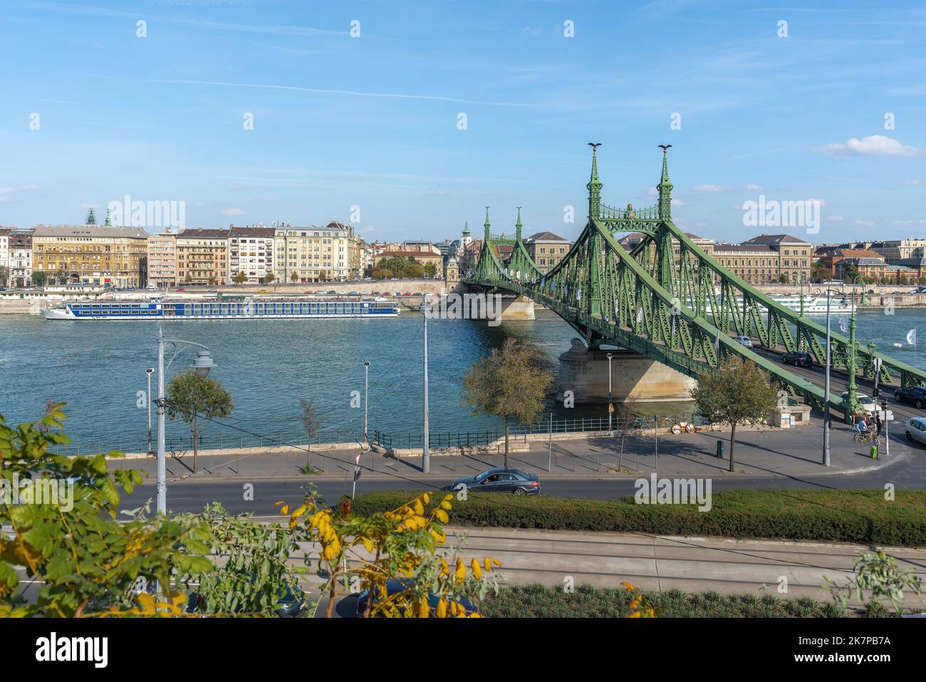Puente de la Libertad y Río Danubio - Budapest, Hungría Foto de stock