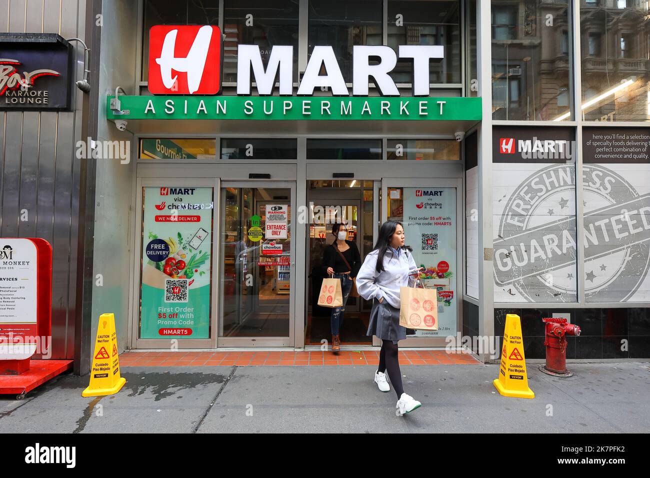 H Mart, 38 W 32nd St, New York, NYC Foto del escaparate de un supermercado asiático en el área de Koreyard en Midtown Manhattan Foto de stock
