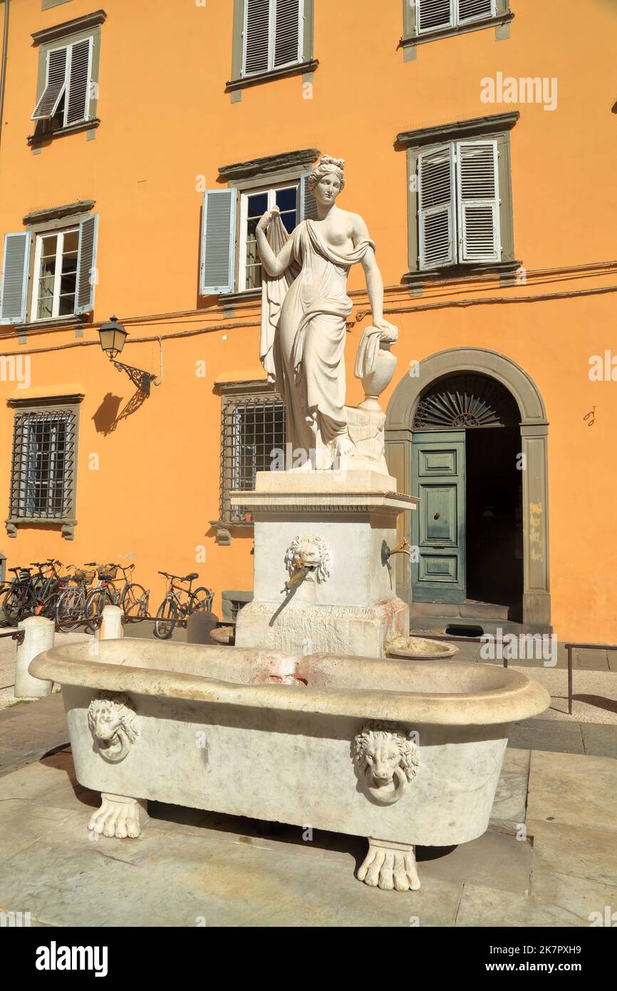 Fontana della Pupporona, Lucca Italia Foto de stock