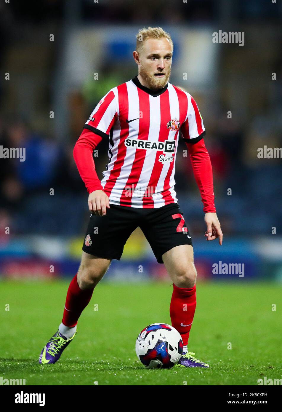 Alex Pritchard, de Sunderland, durante el encuentro del Campeonato Sky Bet en Ewood Park, Blackburn. Fecha de la foto: Martes 18 de octubre de 2022. Foto de stock