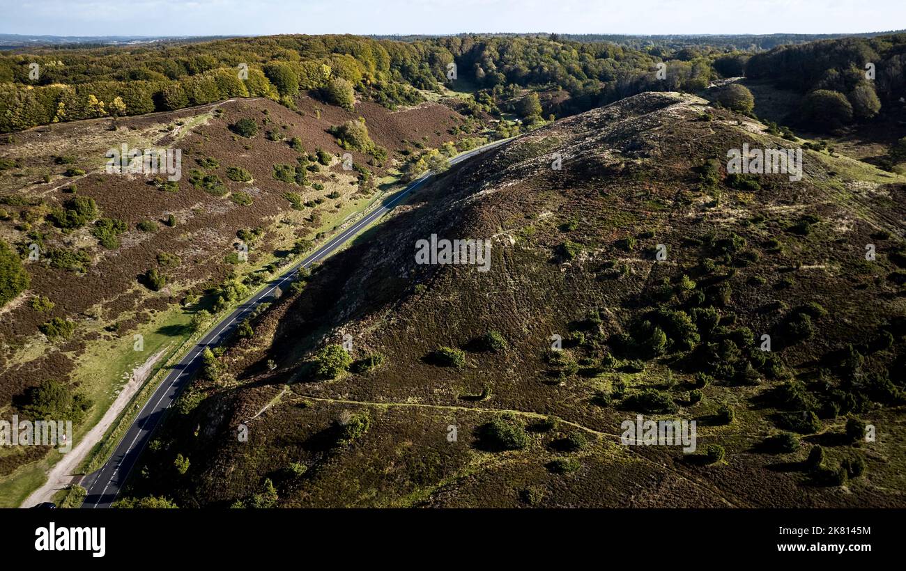 Drone sobre el parque nacional Rebild bakker en dinamarca Foto de stock