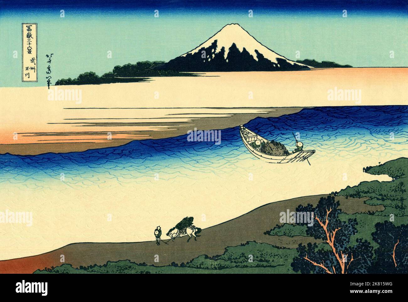 Japón: “Río Tama en la provincia de Musashi”. Impresión en bloque de madera ukiyo-e de la serie «Treinta y seis vistas del monte Fuji» de Katsushika Hokusai (31 de octubre de 1760 - 10 de mayo de 1849), c. 1830. «36 Vistas del Monte Fuji» es una serie «ukiyo-e» de grandes grabados en madera del artista Katsushika Hokusai. La serie muestra el Monte Fuji en diferentes estaciones y condiciones climáticas desde diversos lugares y distancias. En realidad consiste en 46 impresiones creadas entre 1826 y 1833. Los primeros 36 fueron incluidos en la publicación original y, debido a su popularidad, otros 10 fueron añadidos posteriormente. Foto de stock