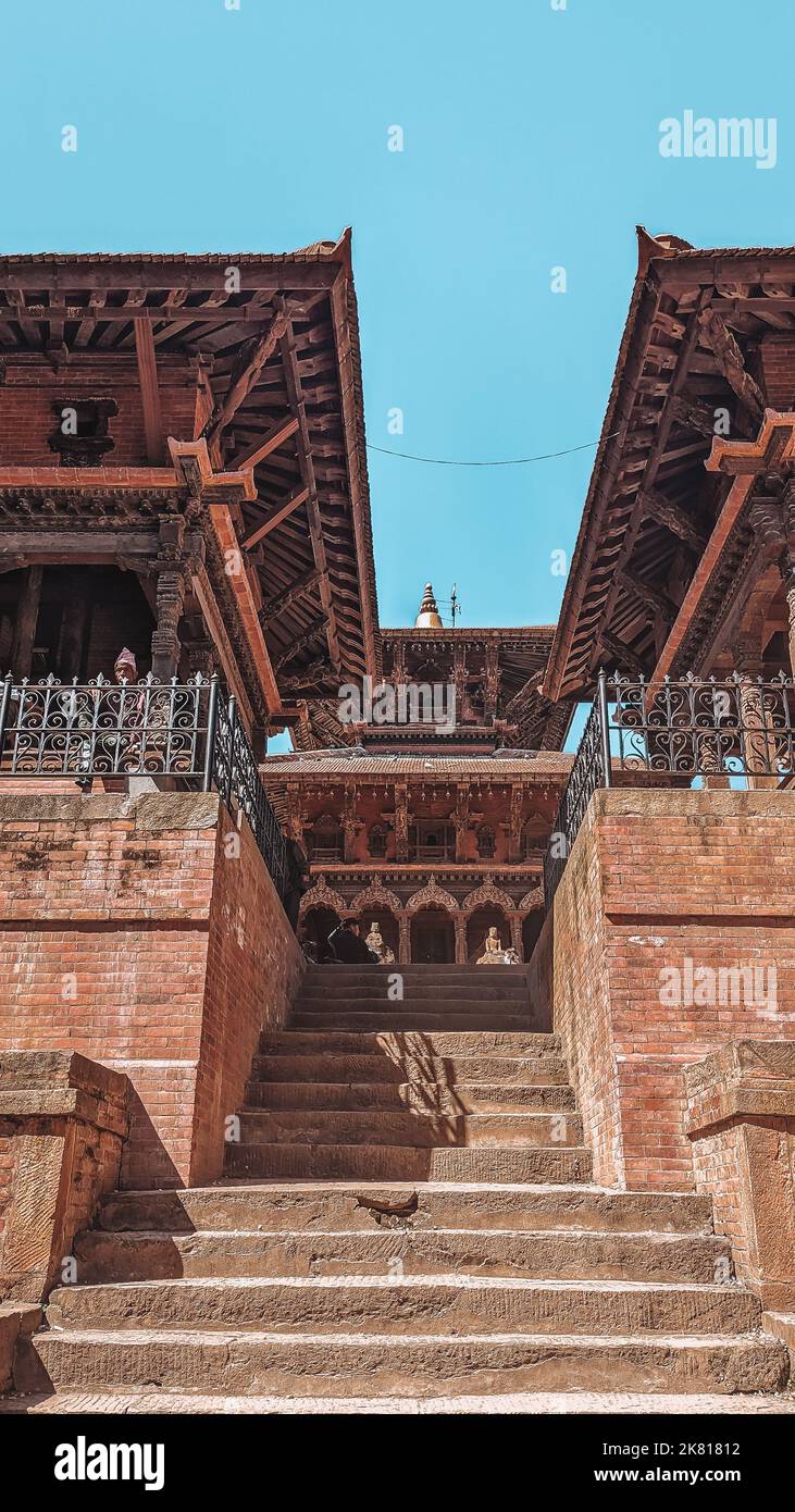 Templo en la plaza Patan Durbar en Lalitpur, Nepal Foto de stock