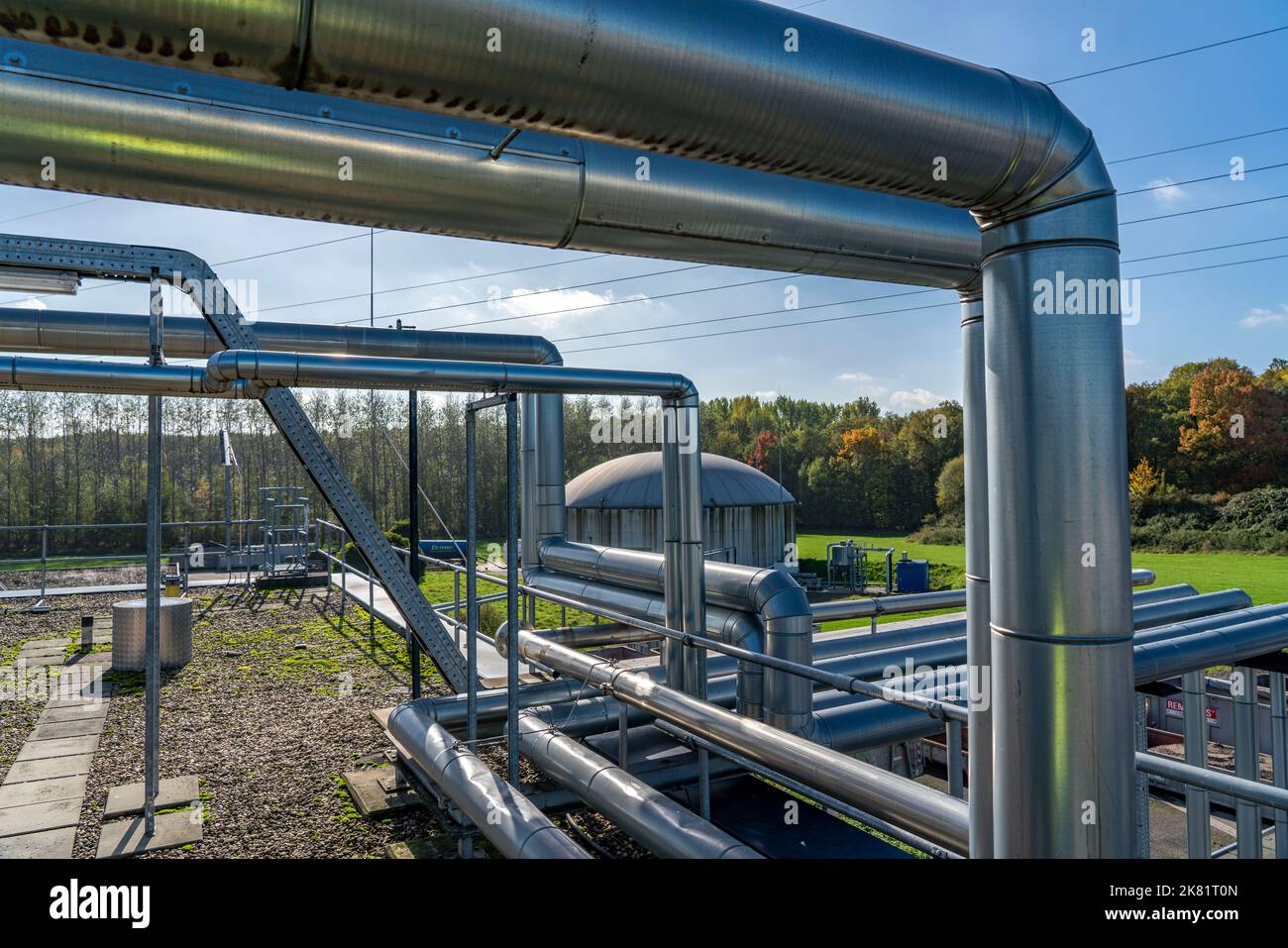 Almacenamiento de biogás, tuberías de la planta de biogás de la empresa Reterra, el biogás se produce en un fermentador durante un período de más de 18 días a partir de biowas Foto de stock