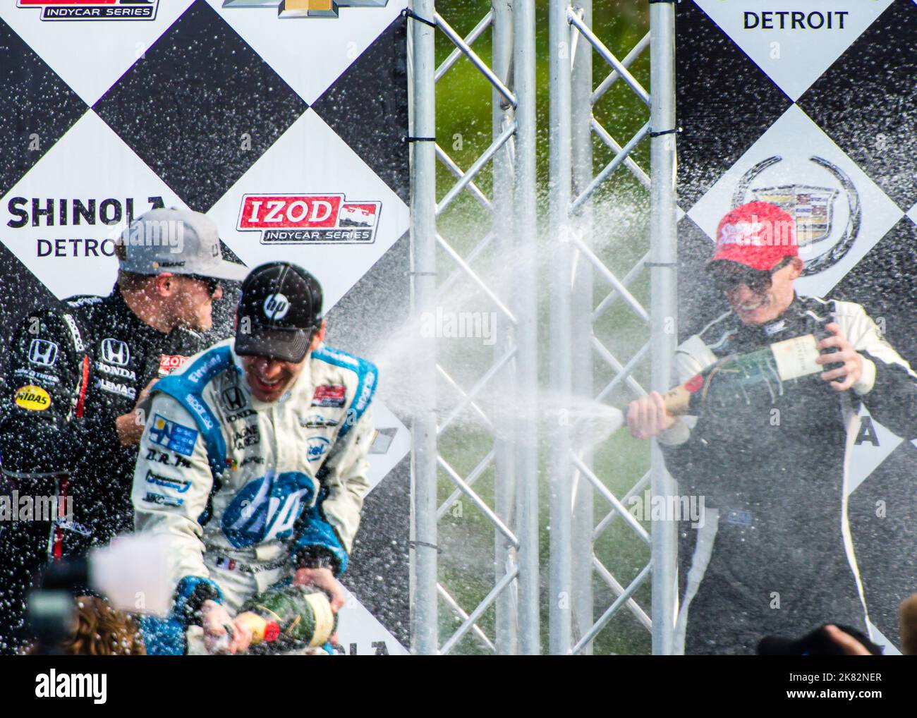 DETROIT, MI/USA - 2 DE JUNIO de 2013: Chevrolet Indy Dual en Detroit II Círculo de Ganadores: James Jakes - 2nd; Simon Pagenaud - 1st; Mike Conway - 3rd. Foto de stock