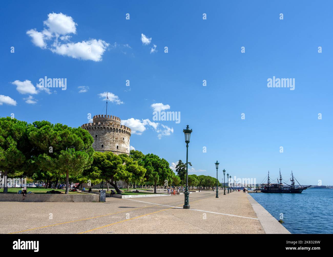 Paseo marítimo y la Torre Blanca (Lefkos Pyrgos), Avenida Nikis, Tesalónica, Macedonia, Grecia Foto de stock