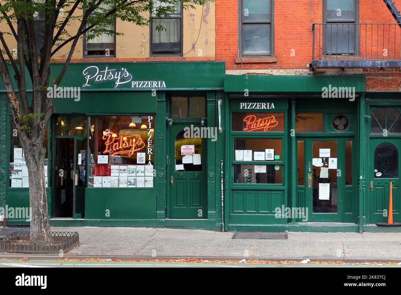 Patsy's Pizzeria, 2287 1st Ave., Nueva York, Nueva York, Nueva York, Nueva York, foto de un restaurante de pizza al carbón en el barrio de East Harlem de Manhattan. Foto de stock