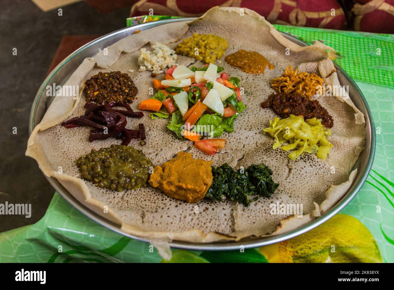 Comida típica en Etiopía Beyainatu. Un poco increíble de todo. Mezcle