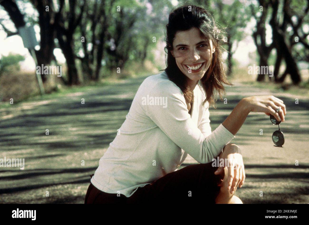 Maribel Verdu Película: Y Tu Mama Tambien; y Tu Madre también (Y tu mamá también) Personajes: Luisa Cortes Mex 2001, Directora: Alfonso CUARON 08 Junio 2001 **ADVERTENCIA** Esta fotografía es sólo para uso editorial y es propiedad de ANHELO PRODUCCIONES y/o del Fotógrafo asignado por la Compañía de Cine o Producción y sólo puede ser reproducida por publicaciones en conjunción con la promoción de la película anterior. Se requiere un crédito obligatorio para ANHELO PRODUCCIONES. El fotógrafo también debe ser acreditado cuando se conoce. No se puede conceder ningún uso comercial sin la autorización escrita de Film Com Foto de stock