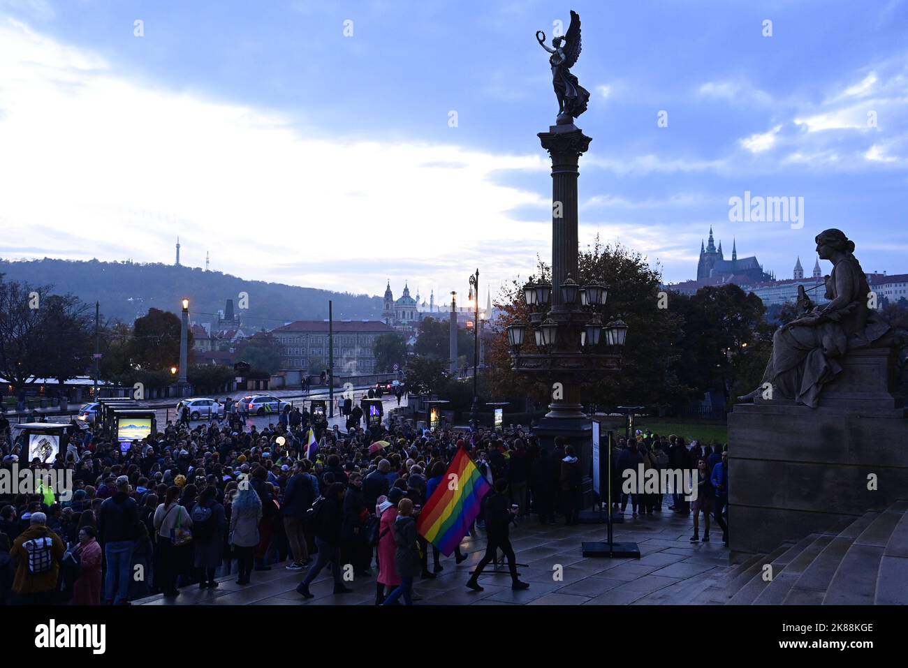 Praga, República Checa. 21st de Oct de 2022. 'No guardaremos silencio' marcha contra la violencia contra las personas LGBT tokk Place en Praga, República Checa, el 21 de octubre de 2022. Crédito: Roman Vondrous/CTK Photo/Alamy Live News Foto de stock