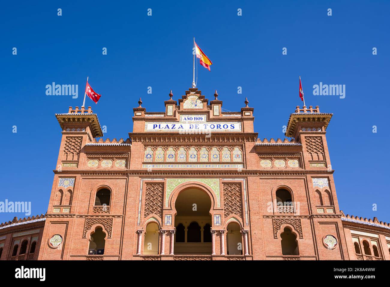 Detalle de la fachada de la Plaza de Toros en Madrid Foto de stock