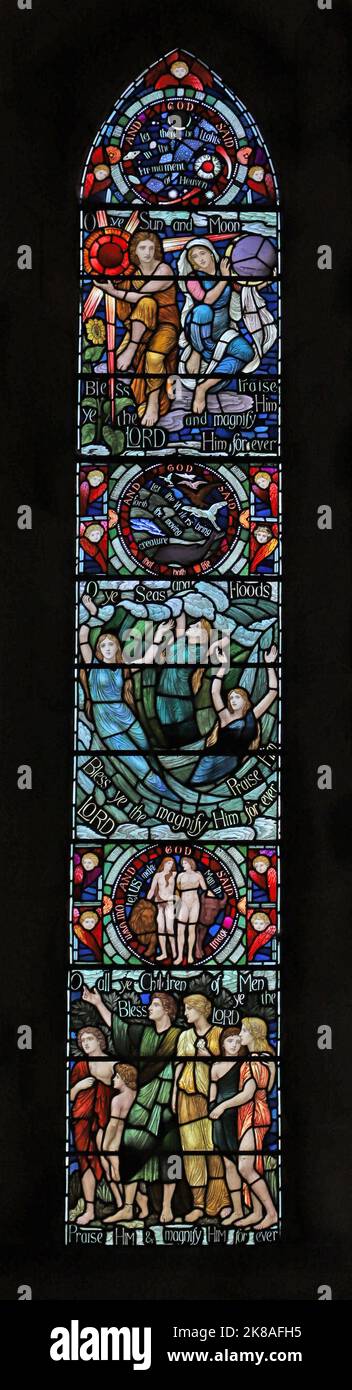 Una vidriera sobre el tema de la Benedicita, omnia opera Domini (una canción de la creación) por Henry Holiday, Santísima Trinidad, Casterton cerca de Kirkby L. Foto de stock
