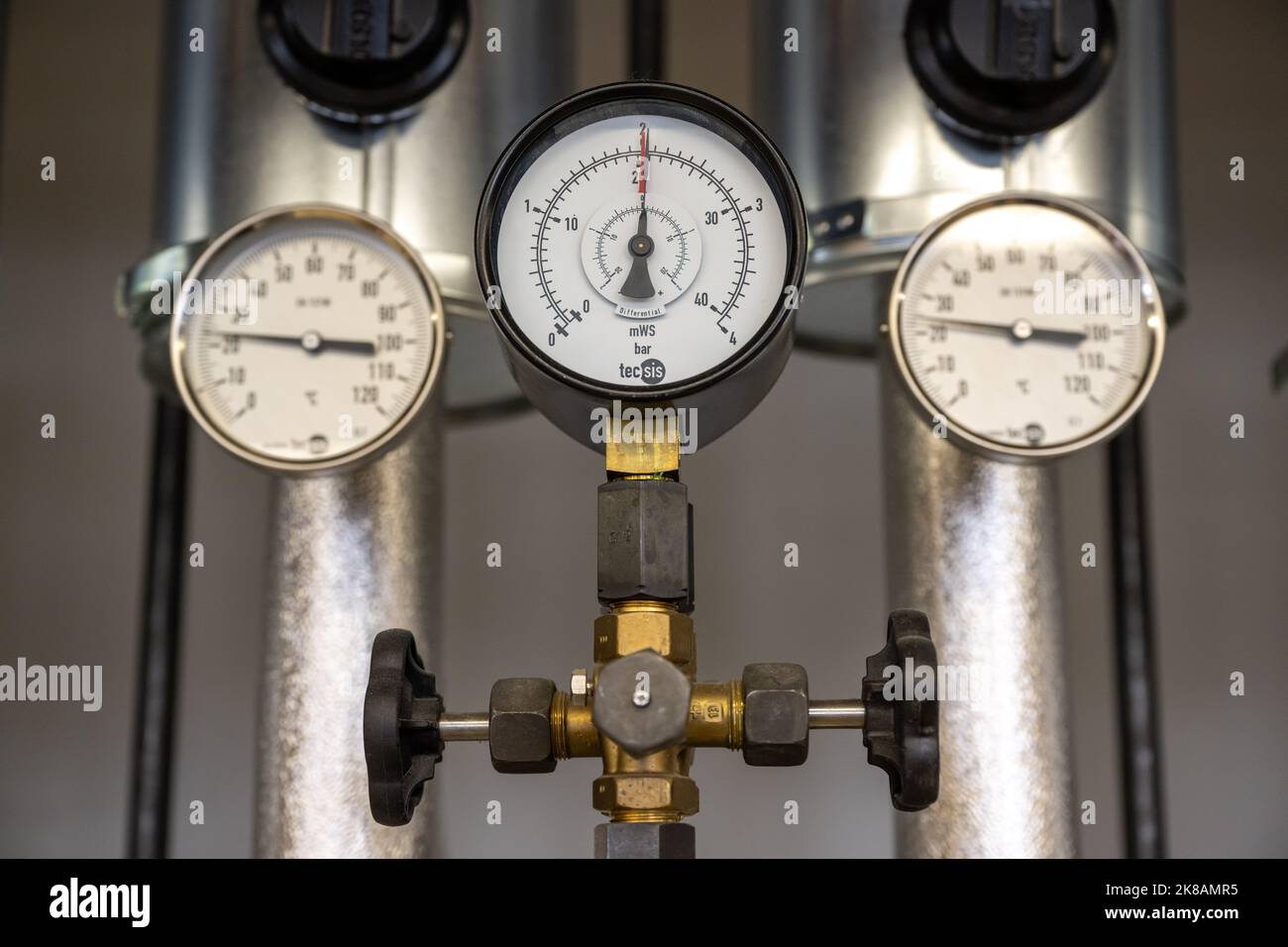 22 de octubre de 2022, Baviera, Munich: Una válvula de gas indica la  presión en el centro de formación de la Cámara de Artesanía. Foto: Peter  Kneffel/dpa Fotografía de stock - Alamy