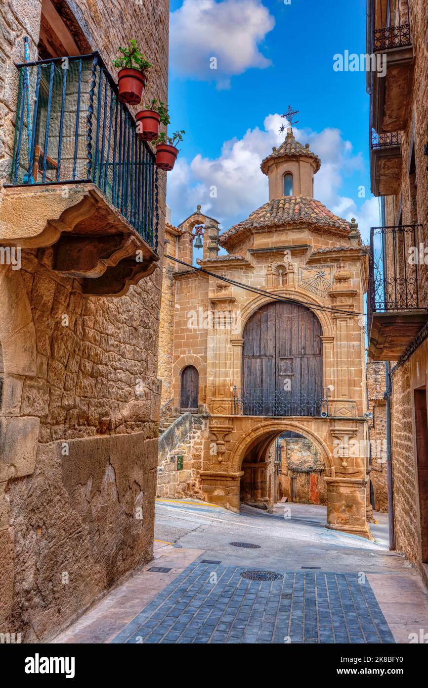 Portal de Orta y Capilla de San Antonio en la localidad de Calaceite