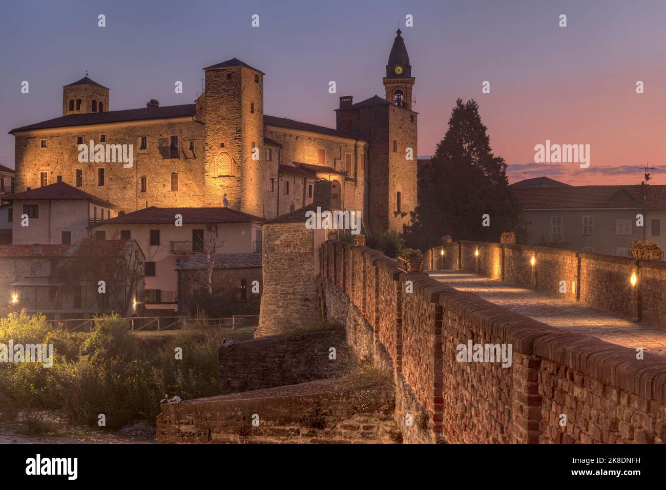 Monastero Bormida, Asti, Piamonte, Italia Foto de stock