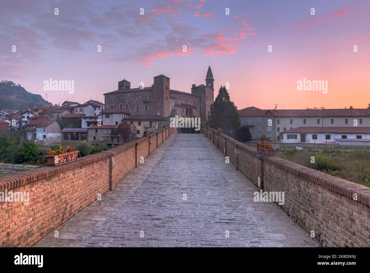 Monastero Bormida, Asti, Piamonte, Italia Foto de stock