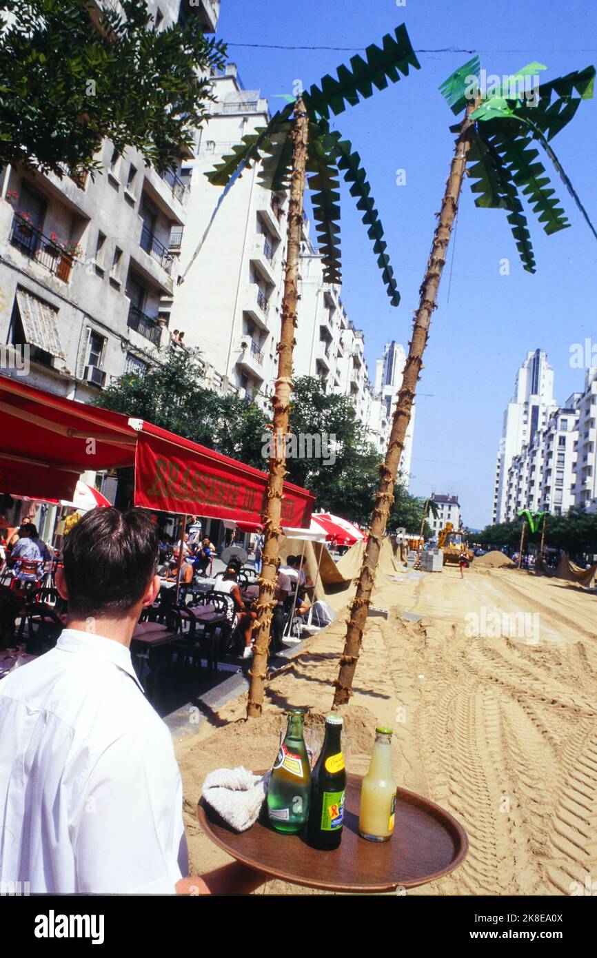 Una playa de arena en Gratte-ciel, instalación urbana, Villeurbanne, Ródano, Francia, 1995 Foto de stock