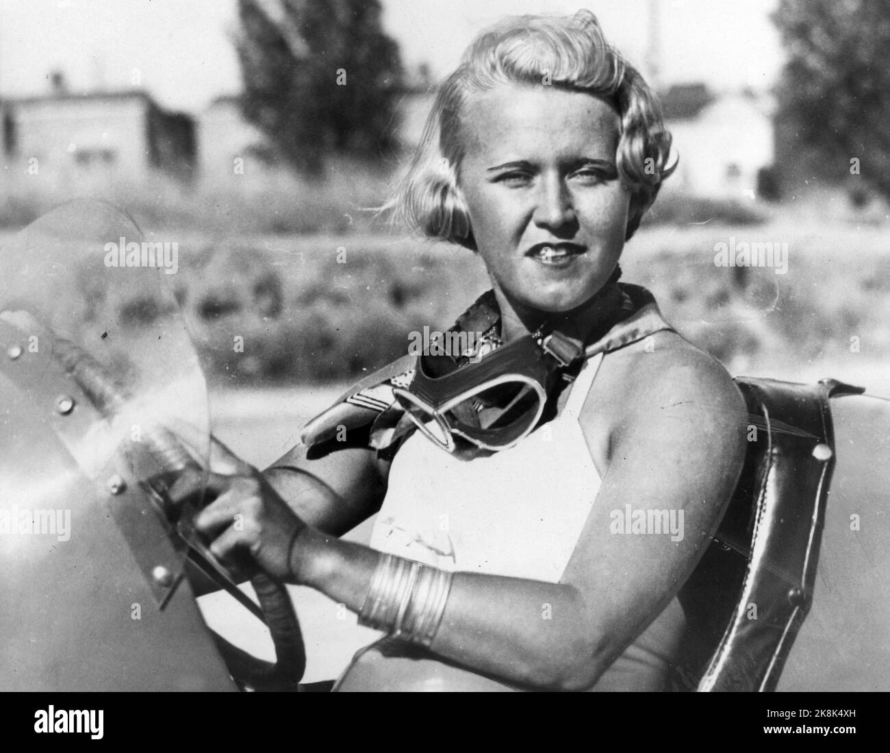 Greta Molander (1908-2002). Pilotos de rally y autor. La foto fue tomada el 6/4-1936 en Los Angeles en el Atlantic Boulevard Stadium antes de una carrera de autos. Ella funciona un offenhauser rápido. Foto: Archivo NTB/NTB Foto de stock