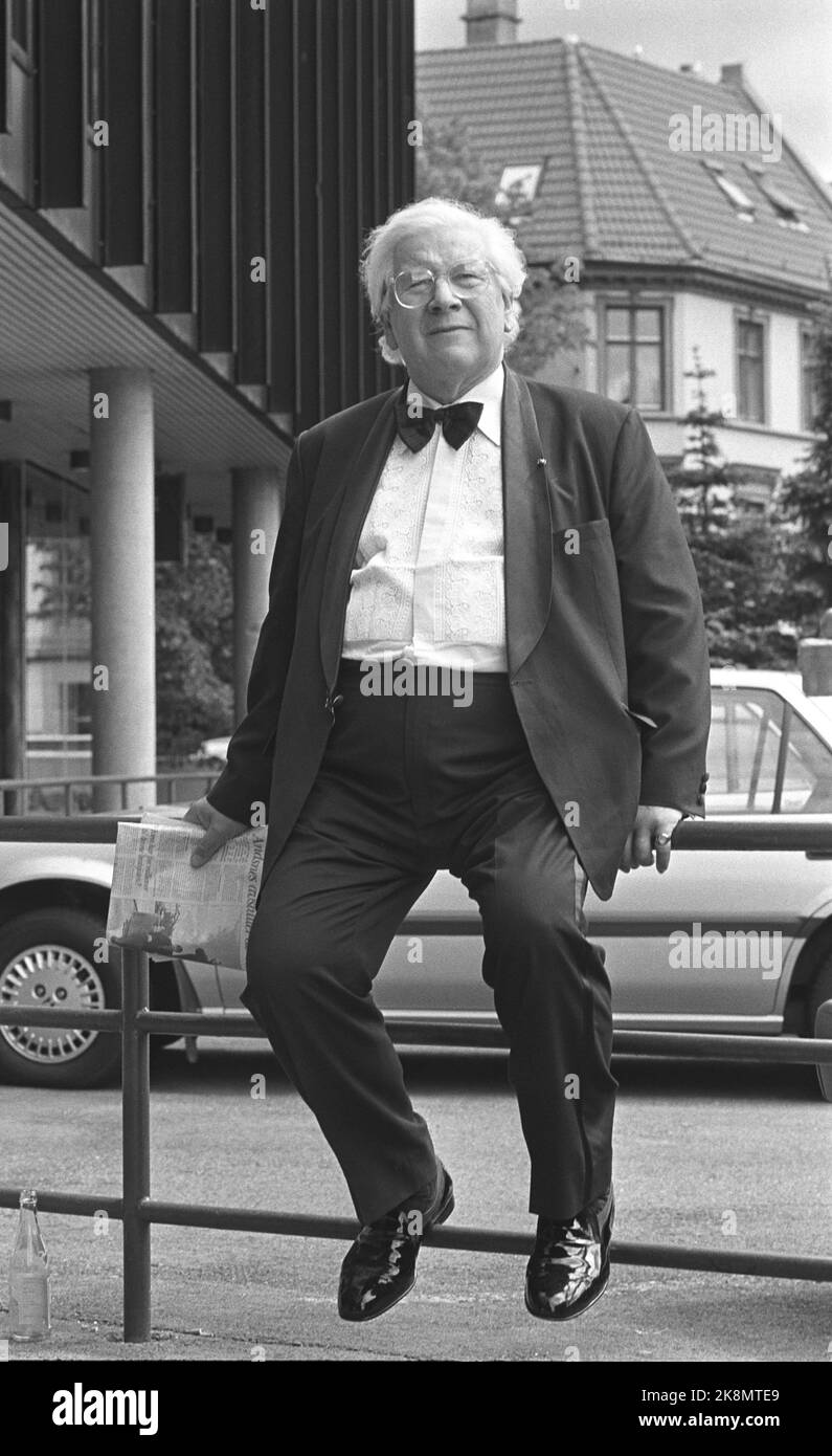 Bergen, 17 de junio de 1993. El aniversario de Grieg. Edward Grieg habría cumplido 150 años este año. Aquí se ve a Sir Peter Ustinov que visita Bergen en relación con el aniversario. Foto: Marit Hommedal / NTB / NTB Foto de stock
