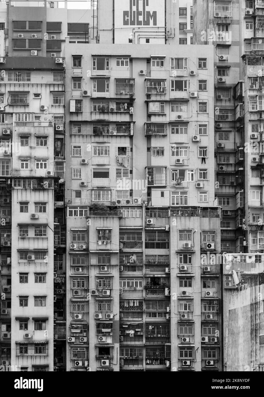 Imagen vertical en escala de grises de edificios de gran altura Foto de stock