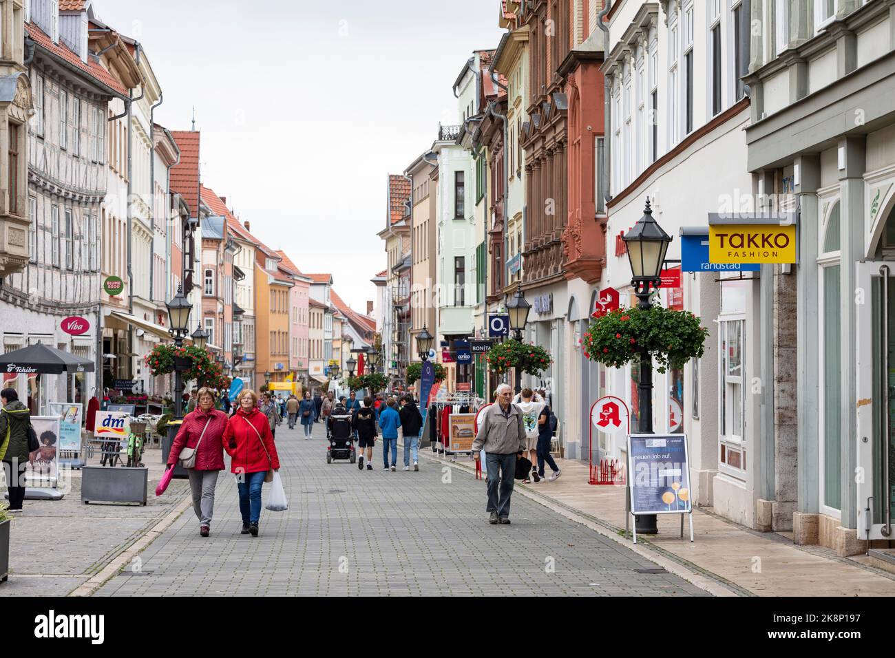 Calle comercial en el centro de la ciudad de Mühlhausen, Turingia, Alemania Foto de stock