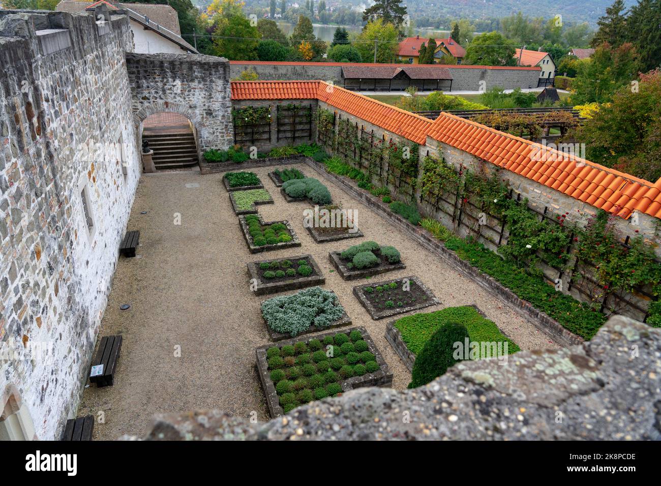 Edificio del palacio del rey húngaro en Visegrad Hungría con el jardín Foto de stock
