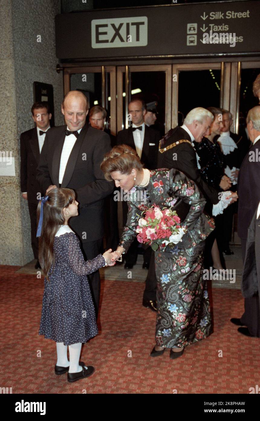 Londres 19921110: Los reyes y las reinas vinieron en fila durante el festival cultural escandinavo en Londres. El concierto de apertura en sí con la Filarmónica de Oslo casi llegó a la Londres 19921110: Los reyes y las reinas vinieron en fila durante el festival cultural escandinavo en Londres. El concierto de apertura en sí con la Filarmónica de Oslo casi llegó a la