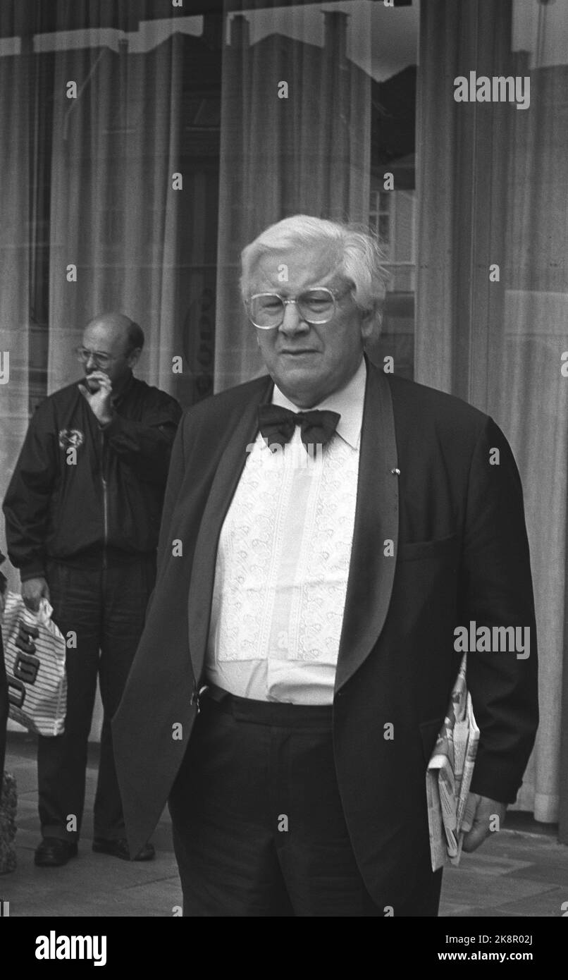 Bergen, 17 de junio de 1993. El aniversario de Grieg. Edward Grieg habría cumplido 150 años este año. Aquí se ve a Sir Peter Ustinov que visita Bergen en relación con el aniversario. Foto: Marit Hommedal / NTB / NTB Foto de stock