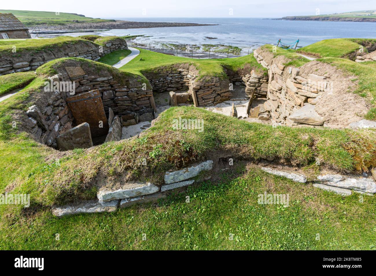Skara Brae, asentamiento neolítico construido en piedra, situado en la Bahía de Skaill , Neolítico, Continental, Orcadas, Escocia, REINO UNIDO Foto de stock