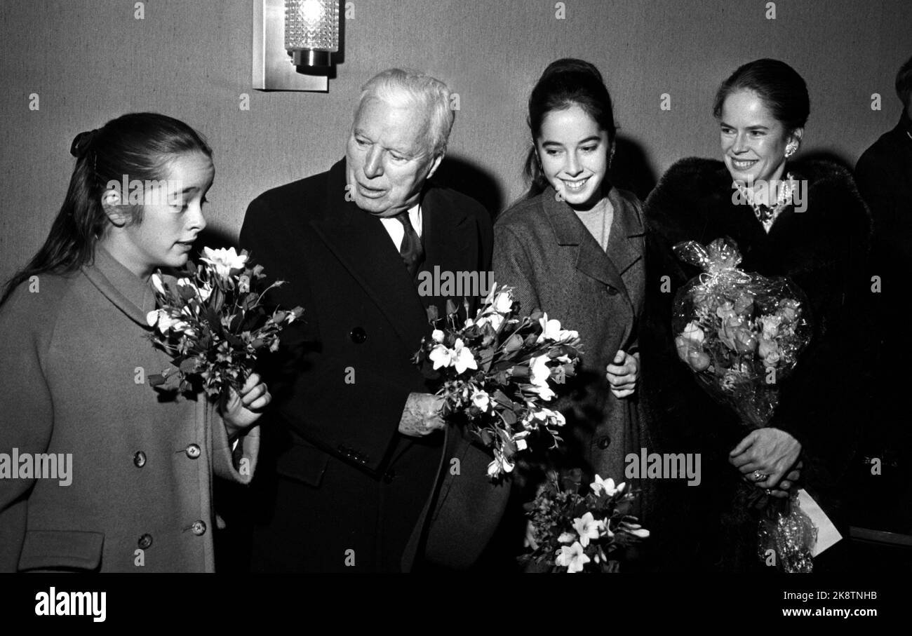 Charlie Chaplin en Oslo 3111964. Aquí en Fornebu con la familia