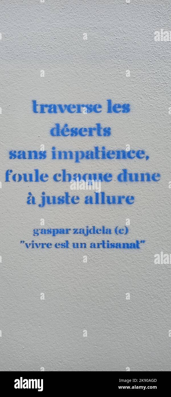 Un slogan sur un mur en France de GASPAR ZAJDELA Foto de stock