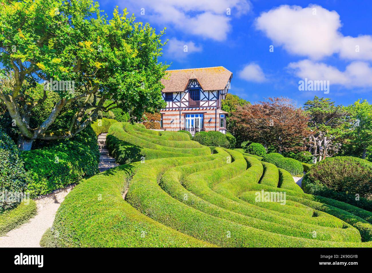 Normandía, Francia. Los Jardines de Etretat (Les Jardins D'Etretat) Jardín Impresiones y la casa de Madame Thebault. Foto de stock