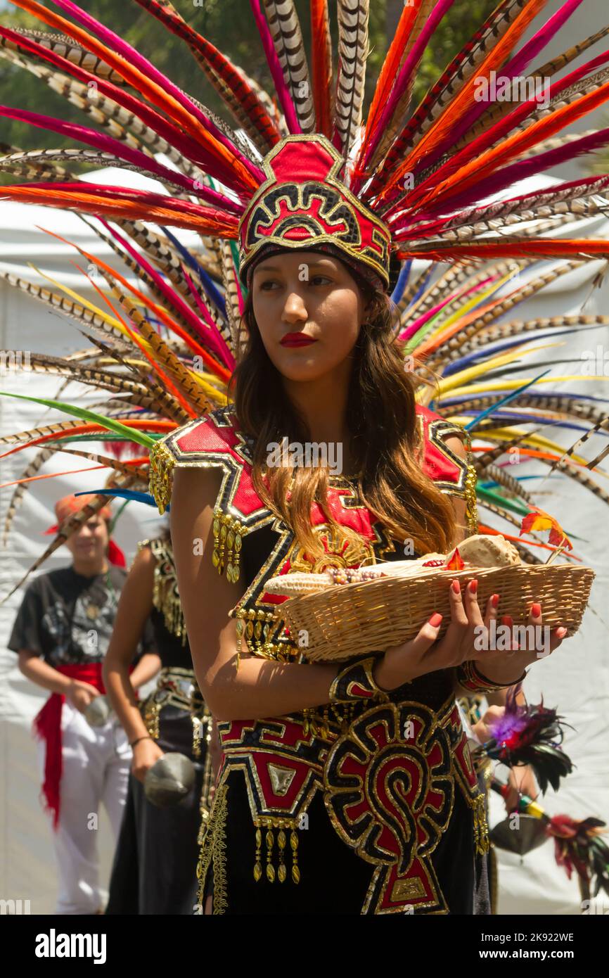 Ropa azteca fotografías e imágenes de alta resolución - Alamy