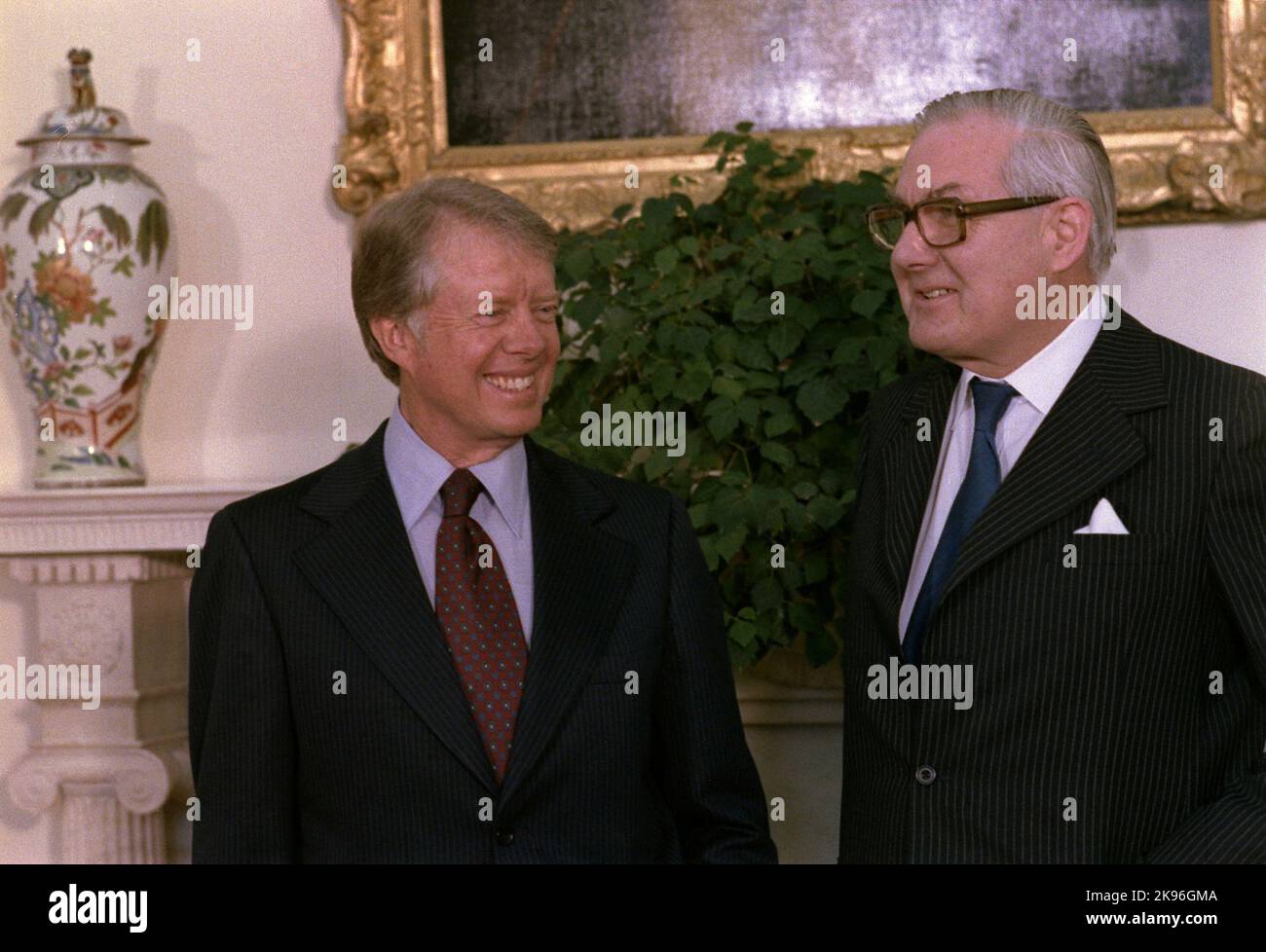 Jim Callaghan (derecha) con el presidente estadounidense Jimmy Carter en 1978 Foto de stock