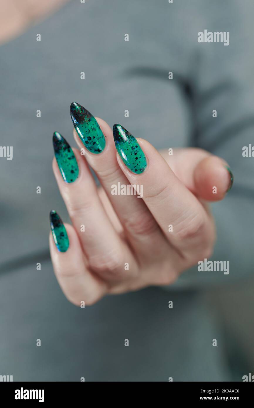 Uñas sombrías fotografías e imágenes de alta resolución - Página 4 - Alamy