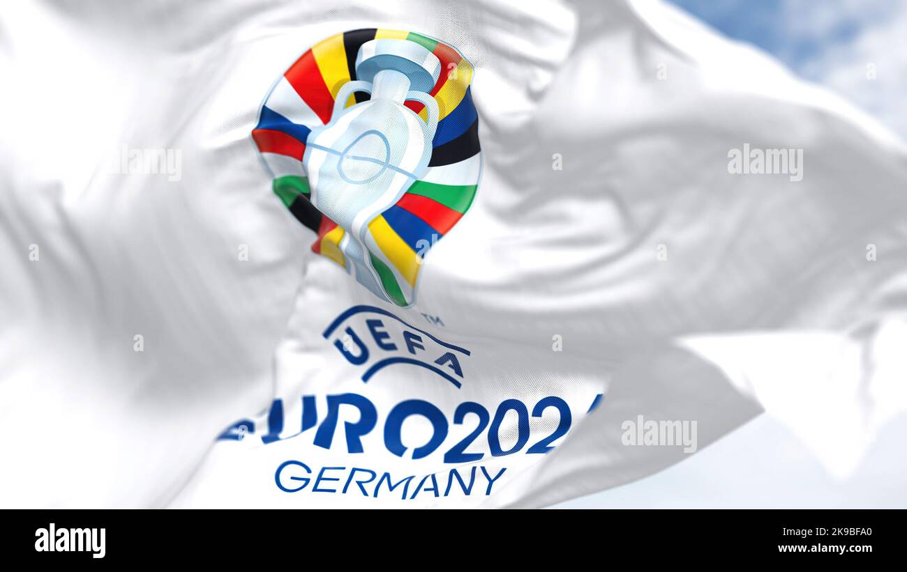 Berlín, Ger, octubre de 2022: La bandera de la UEFA Euro 2024 ondeando el viento. La edición de 17th tendrá lugar del 14 de junio al 14 de julio de 2024 en Alemania. Se Foto de stock